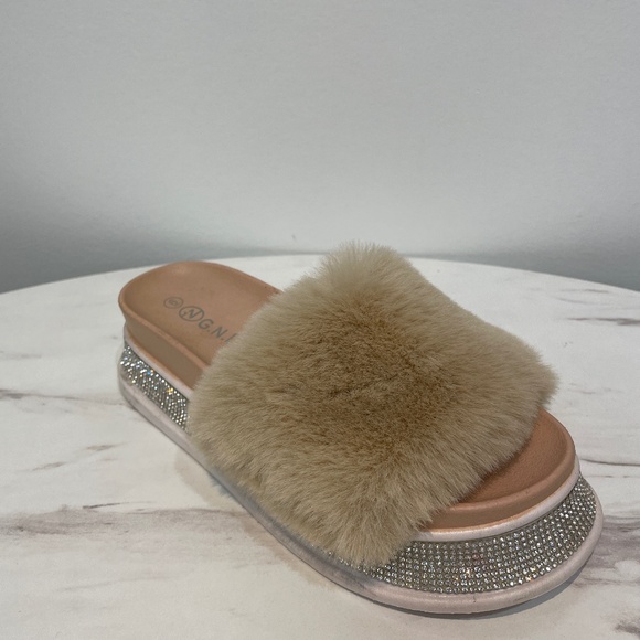 PLATFORM WITH STONE  FUR SLIPPERS ds29 - Picture 1 of 4